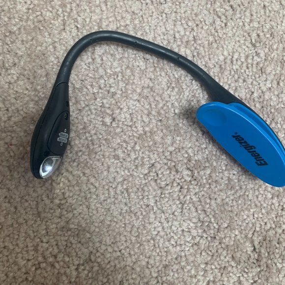 Energizer Clip on Book Light for Reading - Picture 2 of 4